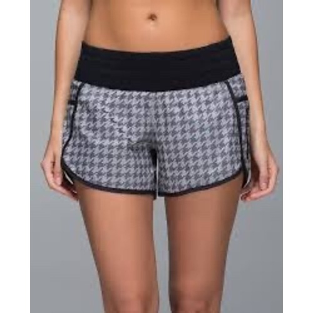 Lululemon Tracker Short II Grey Black Houndstooth Running Shorts Womens Size 4